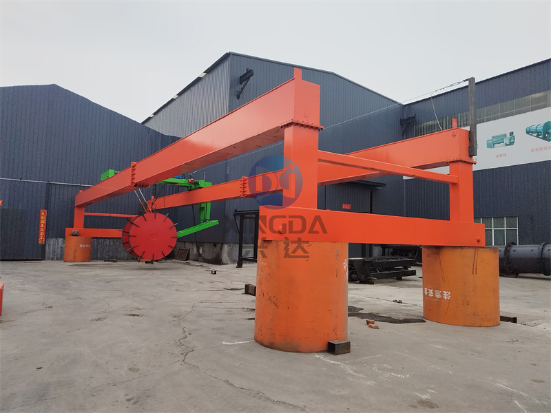 大跨度有机肥轮盘式翻抛机的翻抛原理