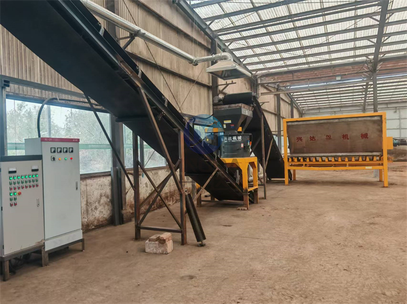 有机肥设备生产厂家在生产前对鸡粪粪便的处理